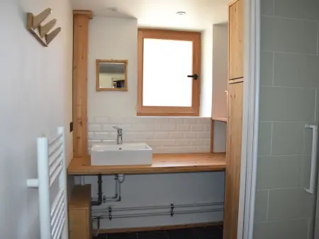 Rez-de-jardin ensoleillé, 3 pièces, proche centre et pistes, animaux acceptés - Photo 10