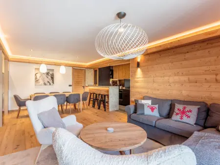 Chalet rénové avec spa, piscine et parking, pied des pistes - Photo 1