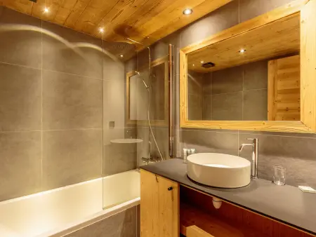 Chalet rénové avec spa, piscine et parking, pied des pistes - Photo 8