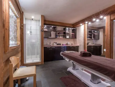 Chalet rénové avec spa, piscine et parking, pied des pistes - Photo 35