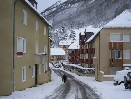 T2 cabine 6 pers avec balcon, parking privé, proche commodités et stations de ski - Photo 11