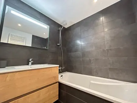 Appartement 4 Chambres au Coeur des Gets - Haut Standing, Parking, Wifi, Balcon, Proche Commerces - Photo 8