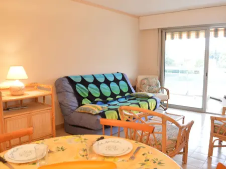 Appartement 2 pièces à Fréjus avec piscine, parking et à 300m des commerces - Photo 1