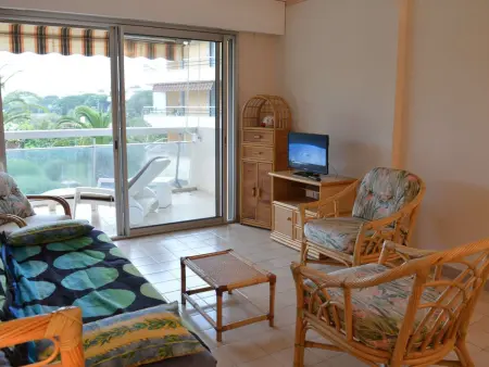 Appartement 2 pièces à Fréjus avec piscine, parking et à 300m des commerces - Photo 4