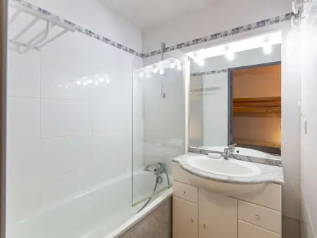 Studio cabine 4 pers avec terrasse, piscine couverte et salle de fitness, proche pistes et remontées - Photo 2