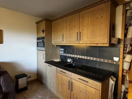 Appartement cosy 6 personnes avec garage, terrasse et wifi au cœur du village, proche pistes et commerces - Photo 2