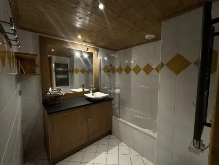 Appartement cosy 6 personnes avec garage, terrasse et wifi au cœur du village, proche pistes et commerces - Photo 4