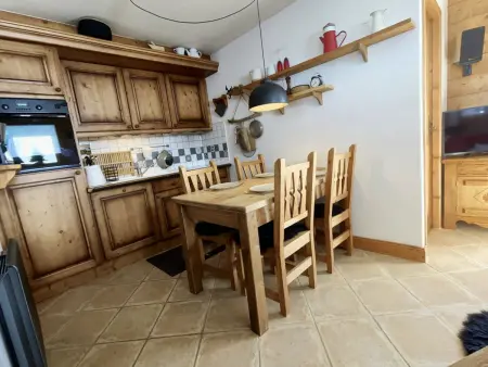 Appartement cosy 3 pièces avec balcon exposé sud, proche piscine et ski bus, idéal pour 4 personnes - Photo 2