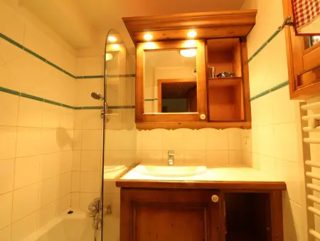 Duplex chaleureux 4 pièces avec wifi, parking, proche spa & bus pour ski - Photo 2