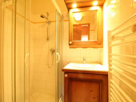 Duplex chaleureux 4 pièces avec wifi, parking, proche spa & bus pour ski - Photo 9