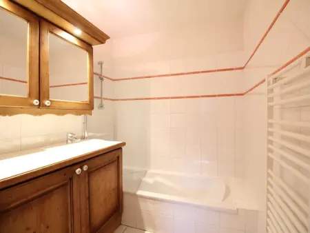 3 pièces cabine avec parking, près des pistes et commerces - Photo 2