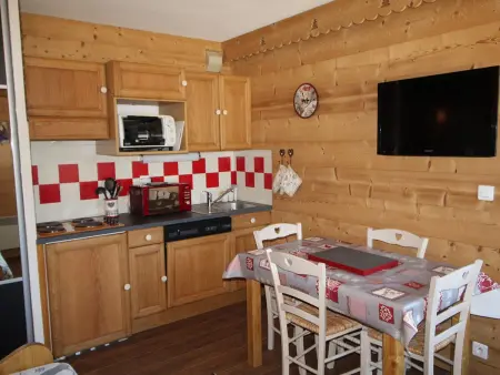 Appartement cosy 4 pers au pied des pistes avec parking, balcon, lave-vaisselle et services additionnels - Photo 2
