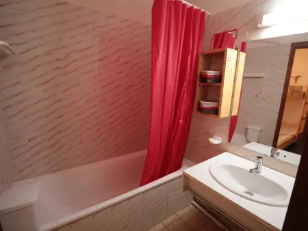 Appartement cosy 4 pers au pied des pistes avec parking, balcon, lave-vaisselle et services additionnels - Photo 5