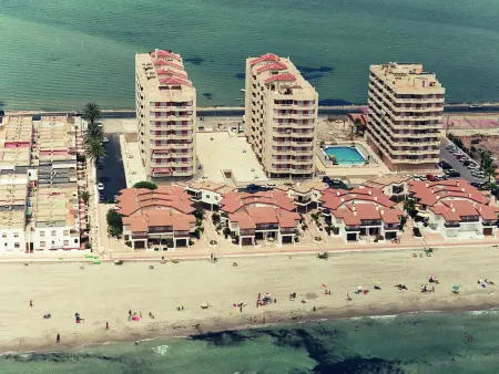 Appartement 2 chambres avec piscine, ascenseur et parking près de la plage - Photo 2