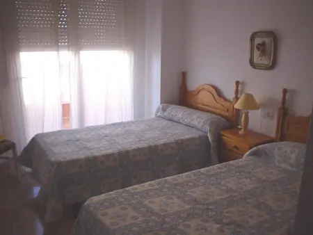 Appartement 2 chambres avec piscine, ascenseur et parking près de la plage - Photo 16