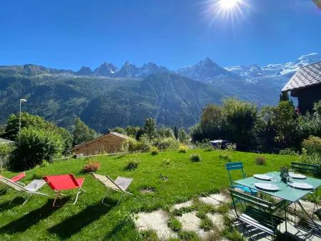 Appartement rénové avec vue Mont-Blanc, parking et WiFi à Chamonix - Photo 3