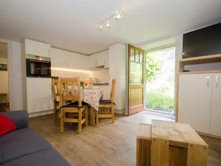 Appartement rénové avec vue Mont-Blanc, parking et WiFi à Chamonix - Photo 9