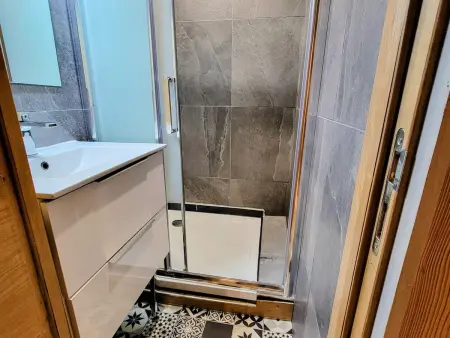Appartement rénové, ski aux pieds, balcons, 3 pièces pour 8 pers. - Photo 4