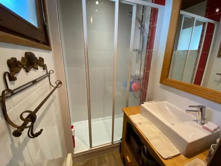 Studio 4 pers. sur les pistes avec balcon et parking - Photo 9