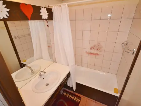 Studio 4 pers. avec balcon, près des pistes et du centre, garage, linge inclus, Morzine-Avoriaz - Photo 6