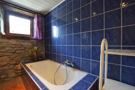 Dans les Champs, Chalet à Petite Langlire avec bain moussant - Photo 18