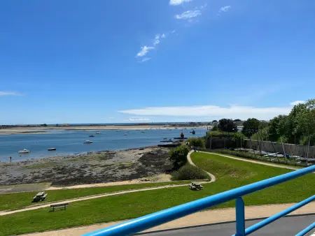 Appartement T3 à Port-Louis, balcon, proche commodités - Photo 2