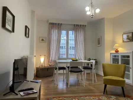 Appartement à Moulins: Confort avec Balcon, Draps et Linge Inclus - Photo 1