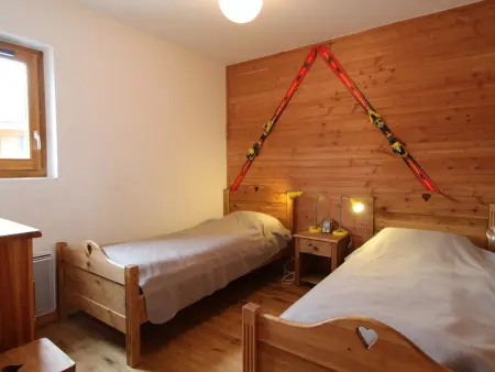 3 pièces cosy : Jardin, Wifi, Parking, 700m des pistes, 50m des commerces - Photo 6