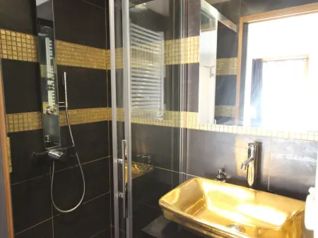 Spacieux appartement 5 pièces près des pistes, jusqu'à 12 personnes, parking et balcons - Photo 5