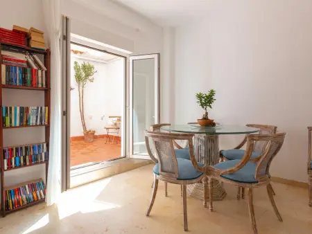 Appartement lumineux avec patio, au cœur de Malaga, près de la Plaza de Uncibay et du musée Picasso. - Photo 2