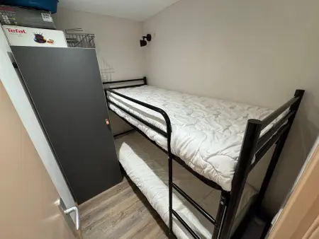 Studio cabine rénové, 4 pers, pied des pistes, balcon sud, près commerces et remontées. - Photo 9
