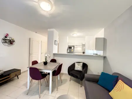 Appartement F2 climatisé à Lamalou-les-Bains, terrasse, proche centre et thermes, animaux acceptés - Photo 1