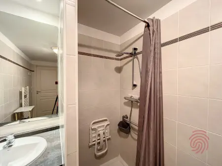 Appartement F2 climatisé à Lamalou-les-Bains, terrasse, proche centre et thermes, animaux acceptés - Photo 11