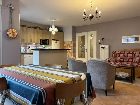Appartement Fonctionnel avec Balcon, Garage et Wifi - Parfait pour 4 Personnes près des Pistes - Photo 5