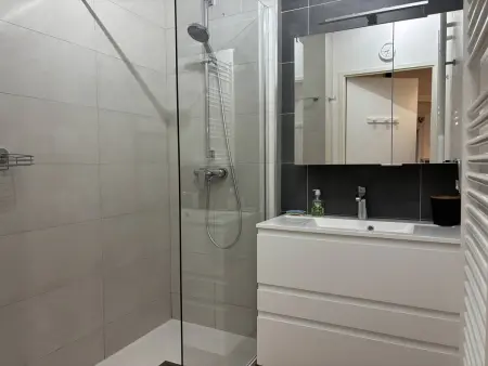 Appartement Fonctionnel avec Balcon, Garage et Wifi - Parfait pour 4 Personnes près des Pistes - Photo 9