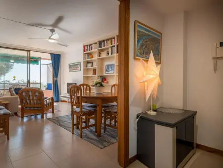 Appartement en Bord de Mer avec Terrasse et Parking Privé - Photo 8