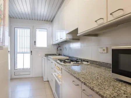 Appartement en Bord de Mer avec Terrasse et Parking Privé - Photo 9