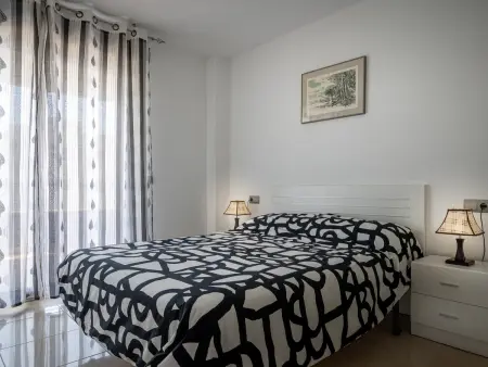 Appartement 2 Chambres avec Piscine et Parking à 250m de la Plage - Photo 17