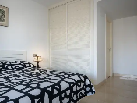 Appartement 2 Chambres avec Piscine et Parking à 250m de la Plage - Photo 18