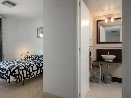 Appartement 2 Chambres avec Piscine et Parking à 250m de la Plage - Photo 21