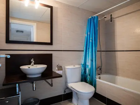 Appartement 2 Chambres avec Piscine et Parking à 250m de la Plage - Photo 22