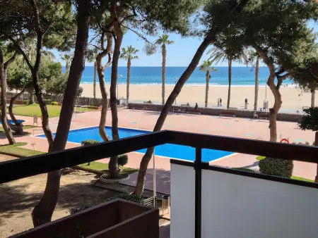 Appartement bord de mer avec piscine et parking privé à Torredembarra - Photo 1