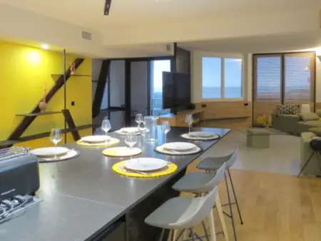 Appartement luxueux climatisé avec superbe vue et parking sécurisé - Photo 2