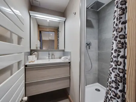 Appartement spacieux pour 8 pers., vue sur lac, au cœur de Tignes - Photo 11