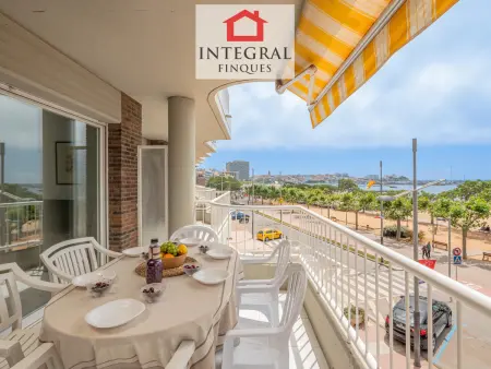 Spacieux appartement face à la mer avec terrasse, parking et Wi-Fi – 4 chambres, près du centre - Photo 1