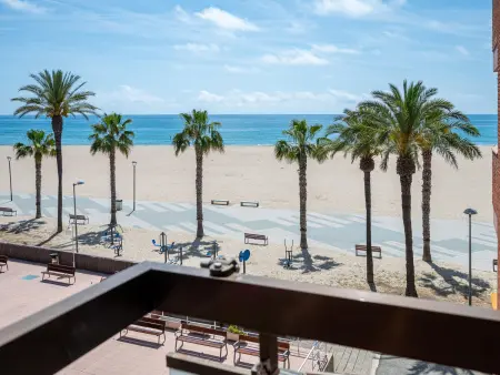 Appartement 3 chambres, terrasse, parking privatif, AC, vue mer - Photo 2