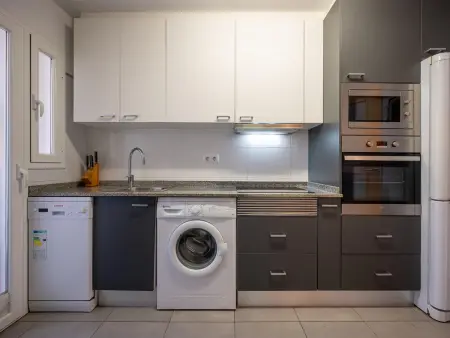Appartement 3 chambres, terrasse, parking privatif, AC, vue mer - Photo 13
