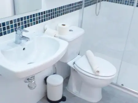Appartement rénové 2 chambres, clim, Wi-Fi, centre de Málaga - Photo 13
