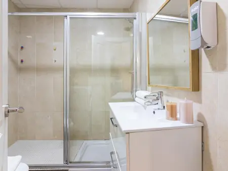 Superbe appartement rénové avec 2 chambres au cœur de Málaga, à 150m de Calle Larios - Photo 13