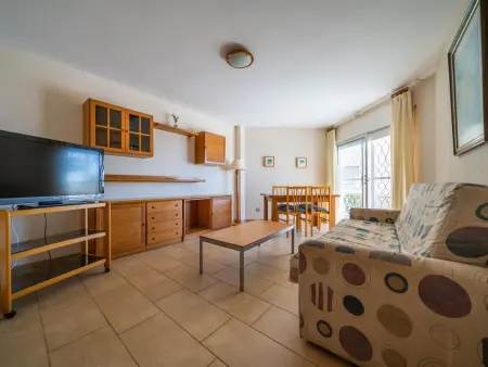 Appartement en bord de mer avec piscine à Torredembarra - 2 chambres, terrasse et parking inclus - Photo 2